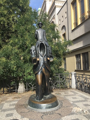 La statua di Franz Kafka a Praga